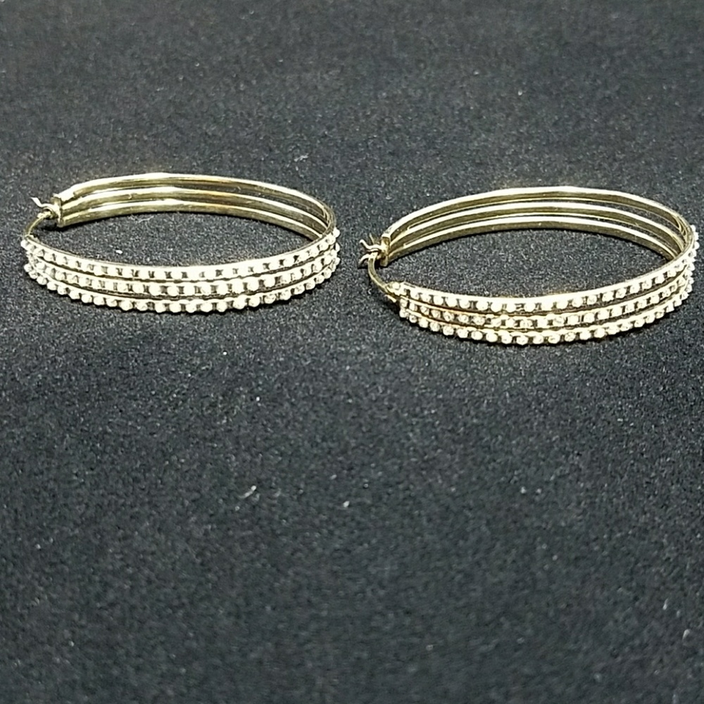 Gold/diamond oval earrings
